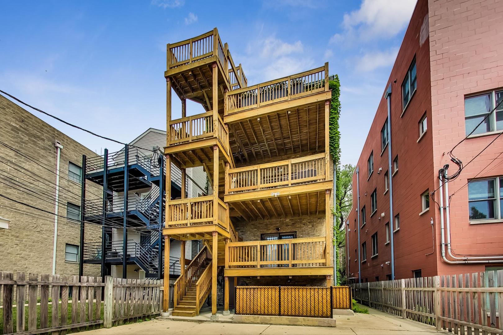 1372 N Mohawk Street Unit: A