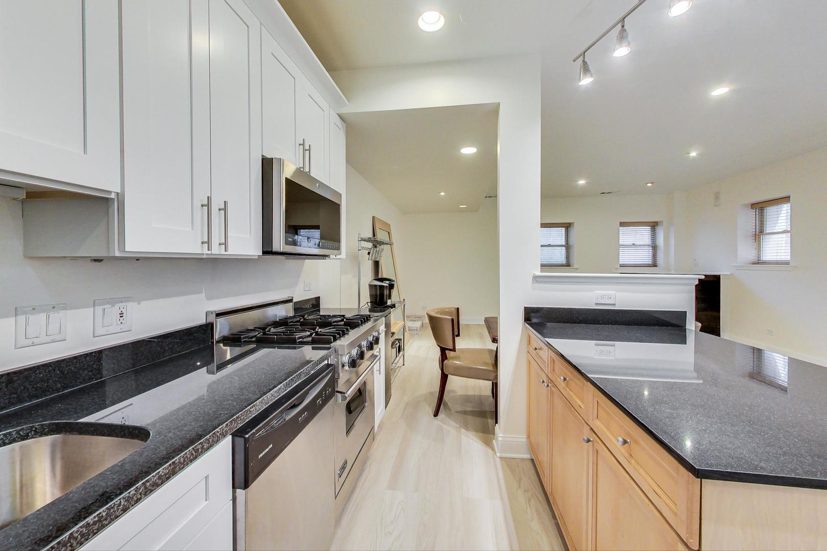 1372 N Mohawk Street Unit: A