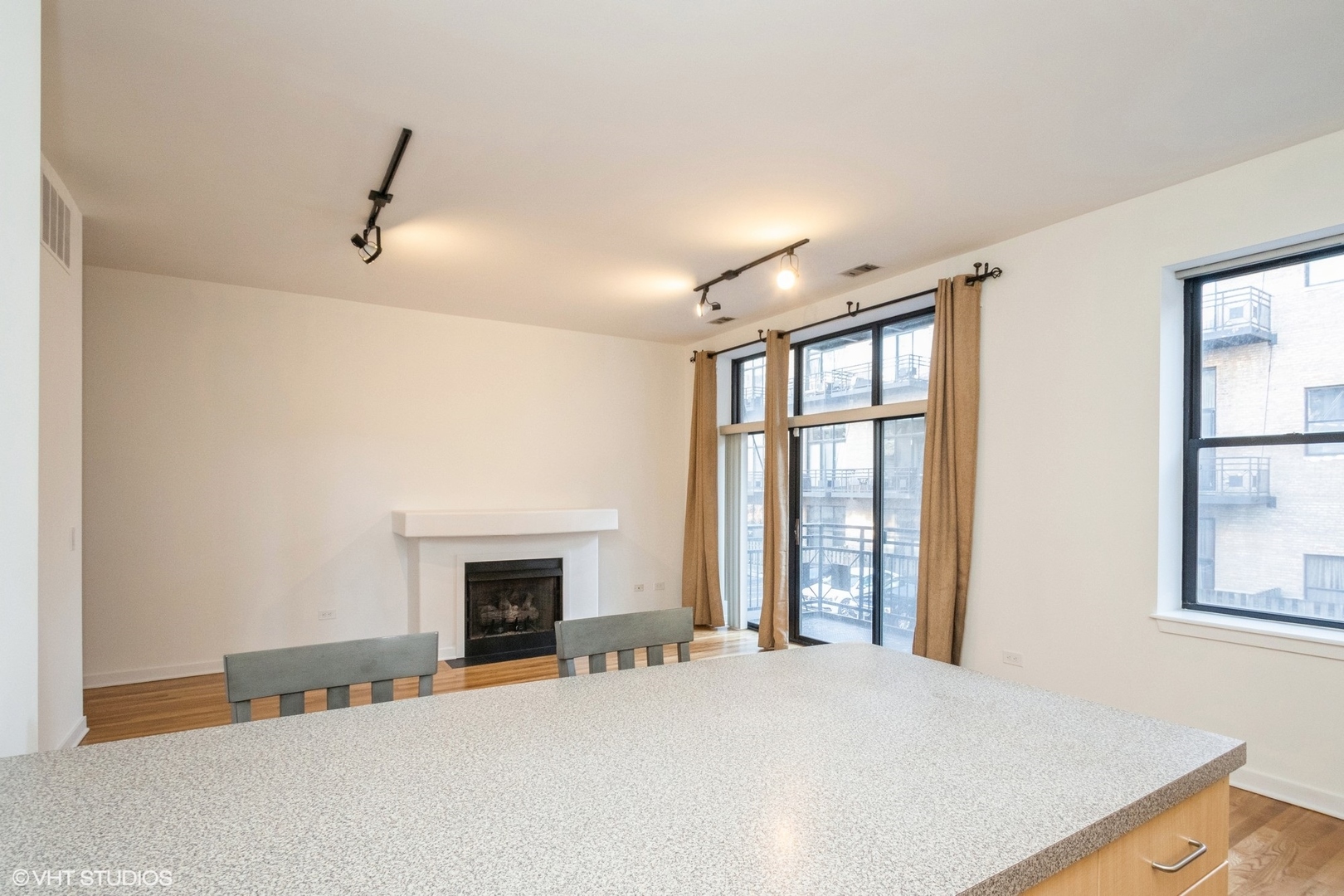 1910 S Michigan Avenue Unit: 207