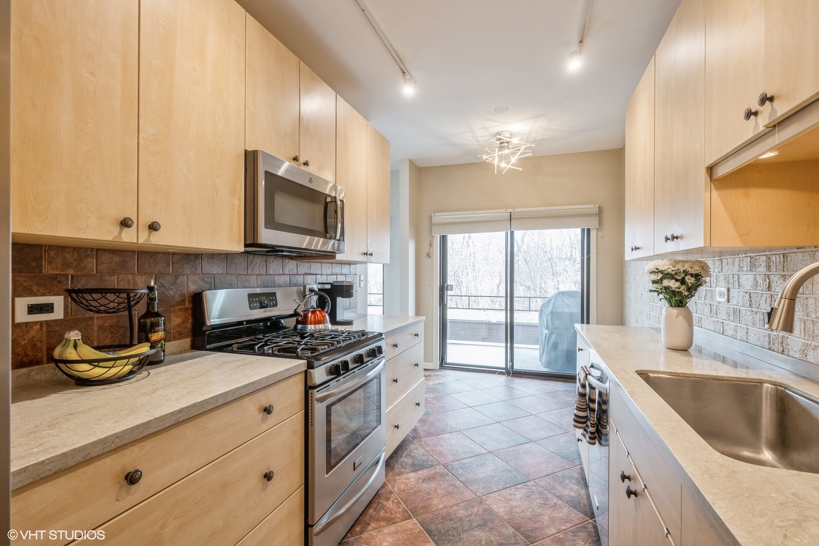 1027 Deerfield Place Unit: 1