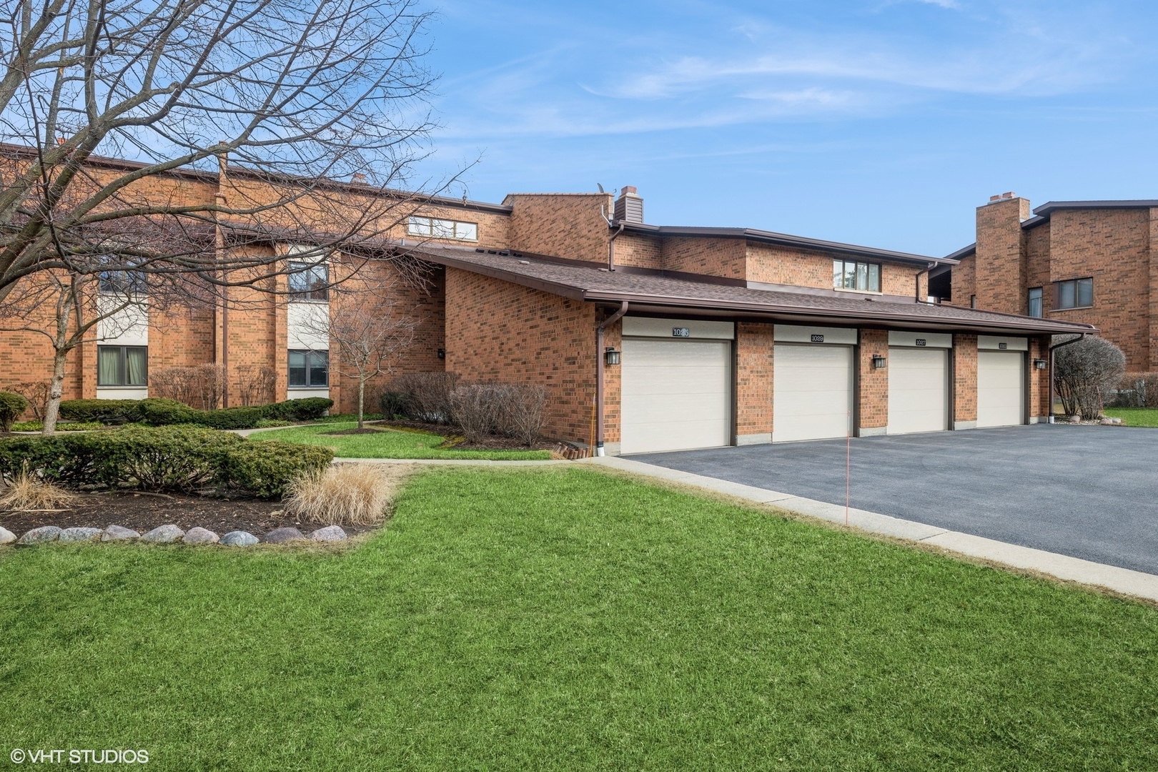 1027 Deerfield Place Unit: 1