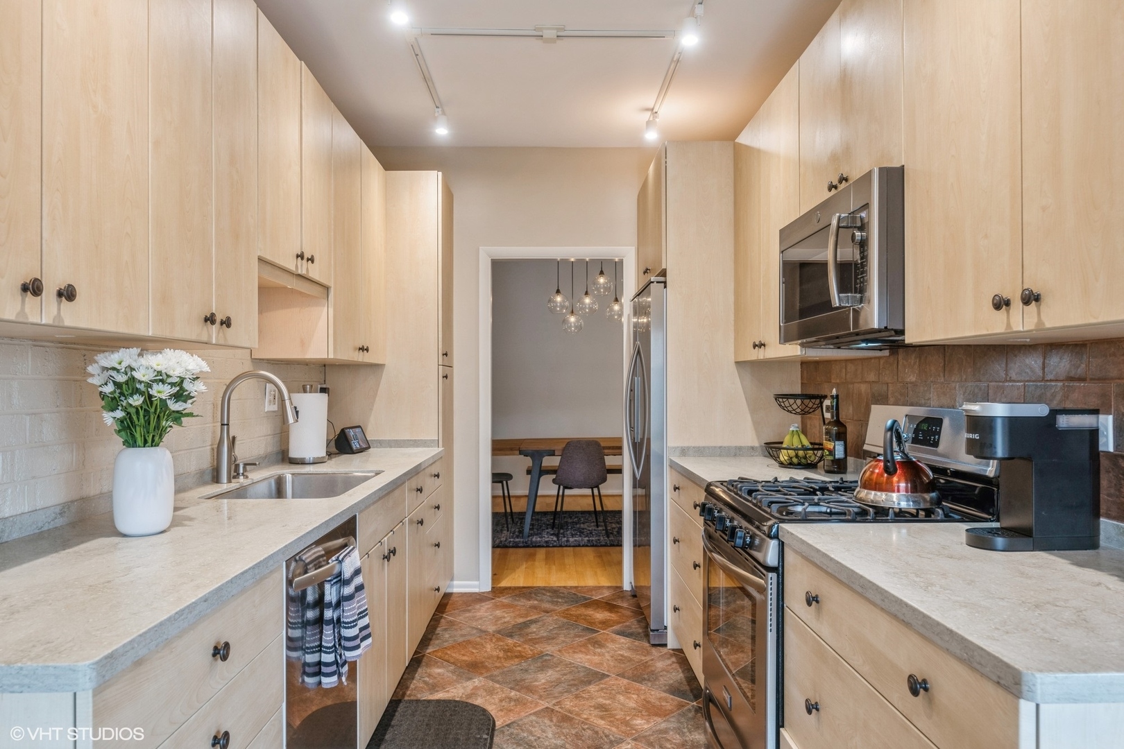 1027 Deerfield Place Unit: 1