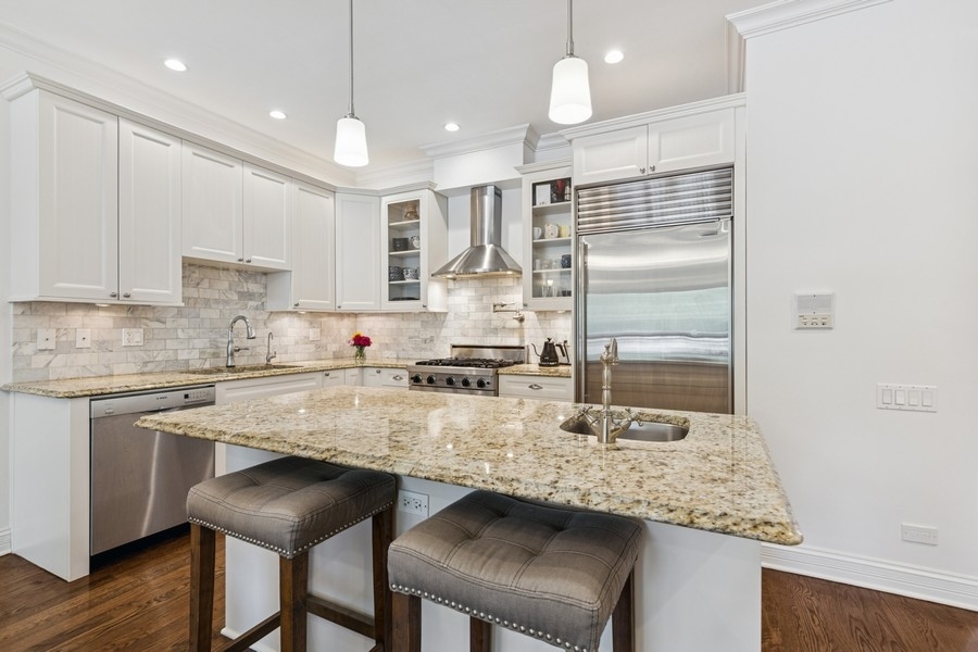 1534 N Wood Street Unit: 1