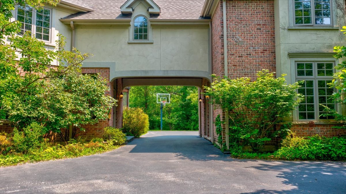 1005 Hiawatha Lane