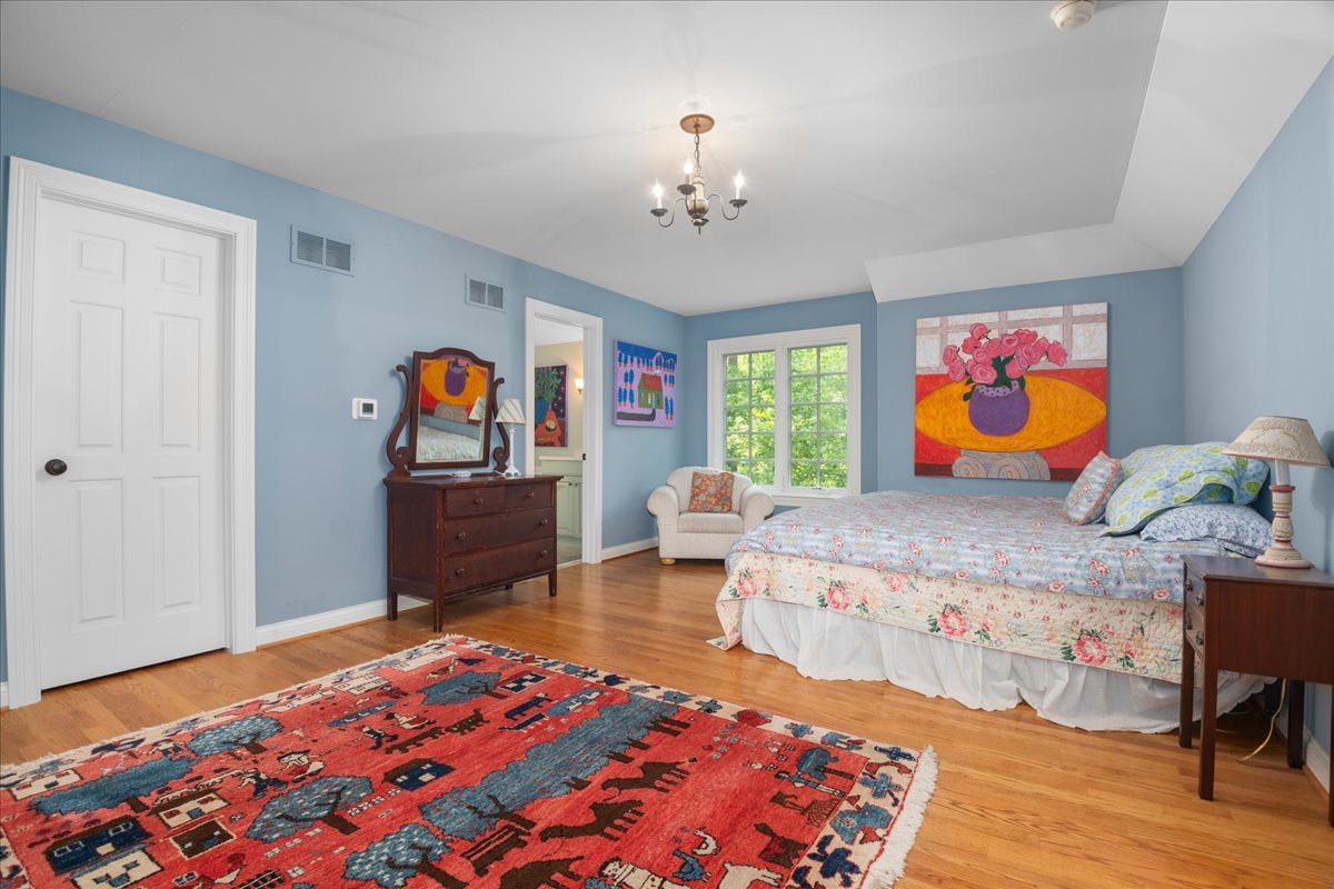 1005 Hiawatha Lane