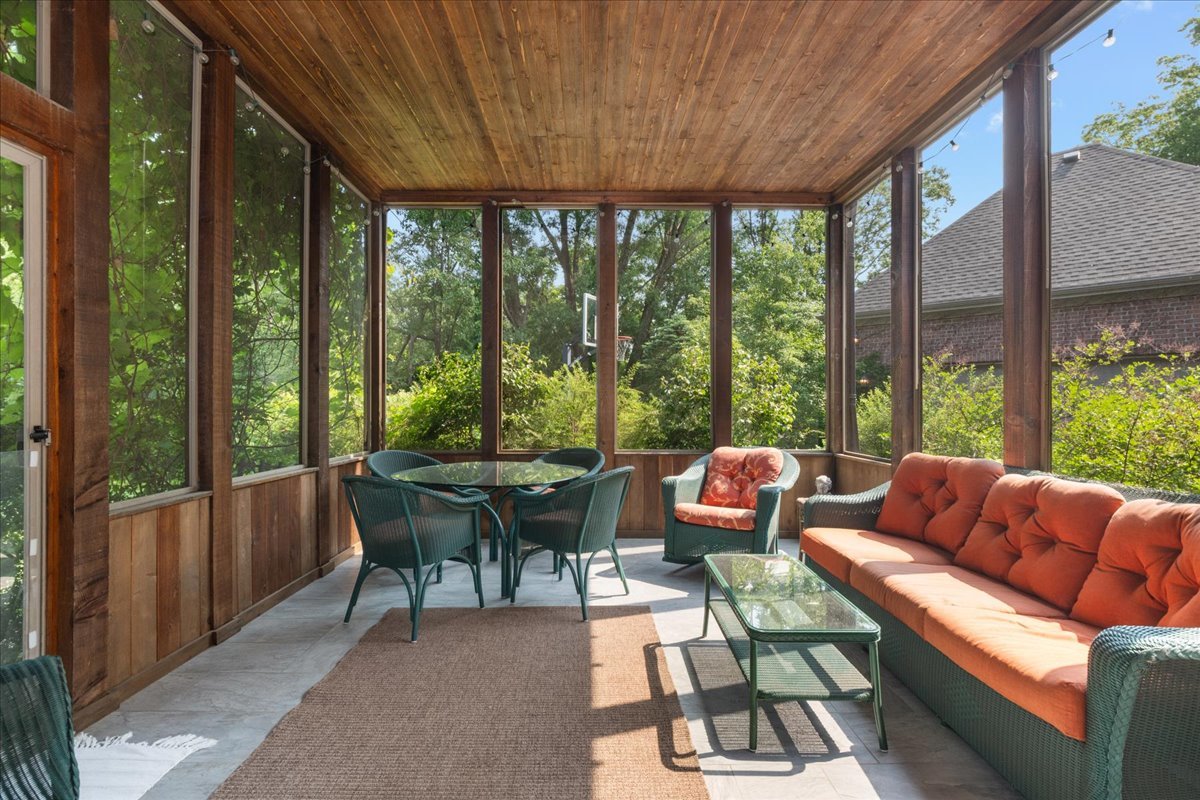 1005 Hiawatha Lane