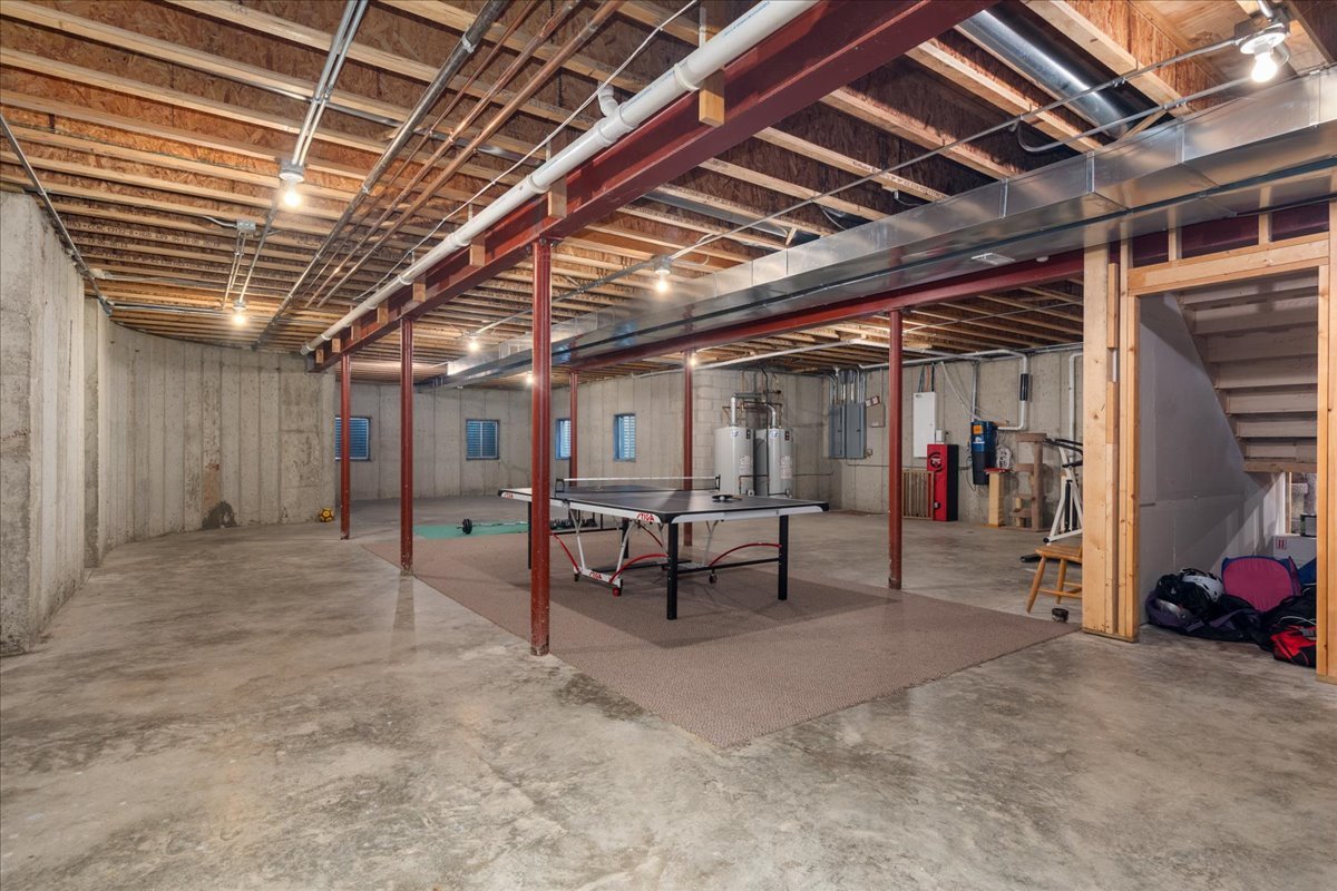 1005 Hiawatha Lane