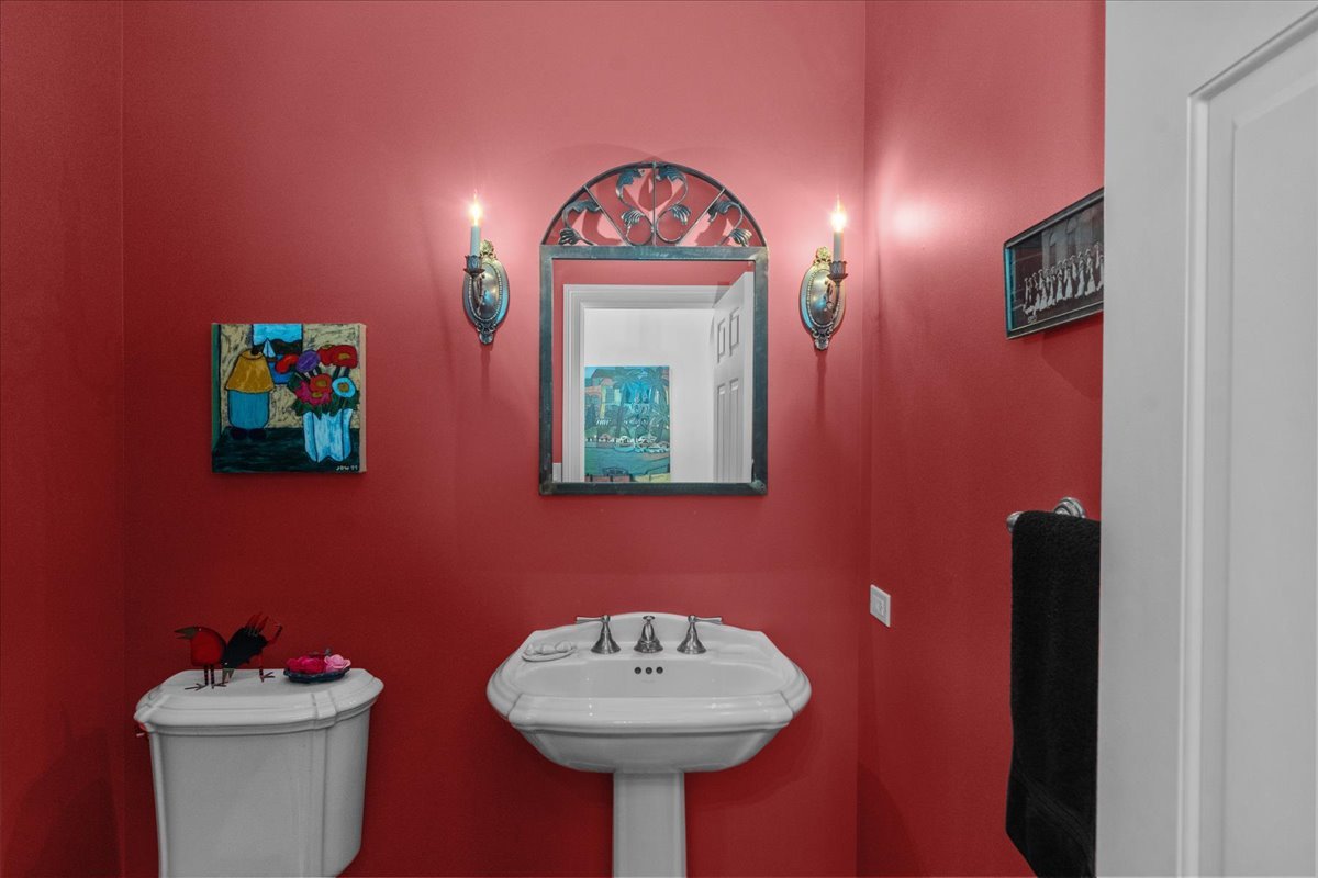 1005 Hiawatha Lane