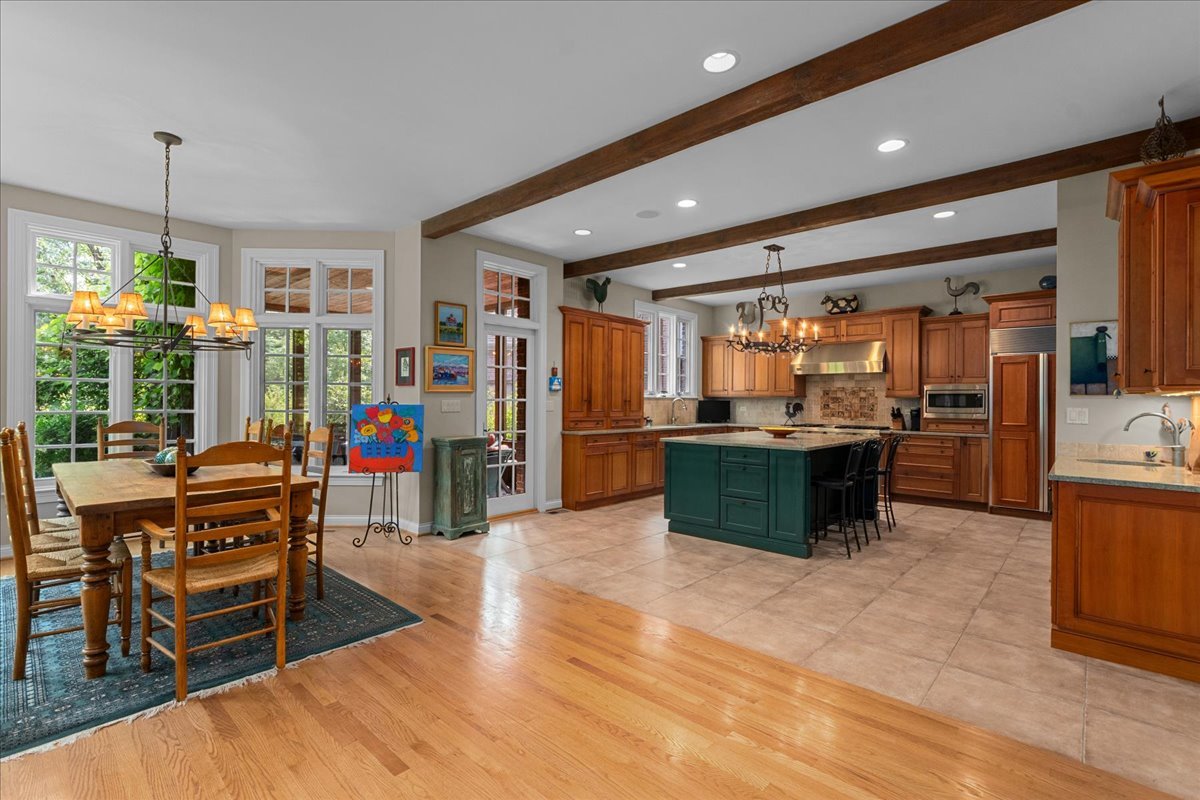 1005 Hiawatha Lane