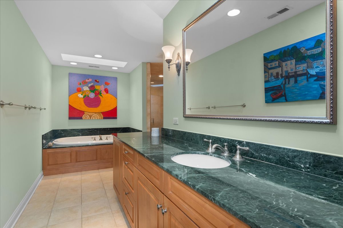 1005 Hiawatha Lane
