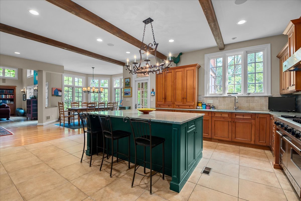 1005 Hiawatha Lane