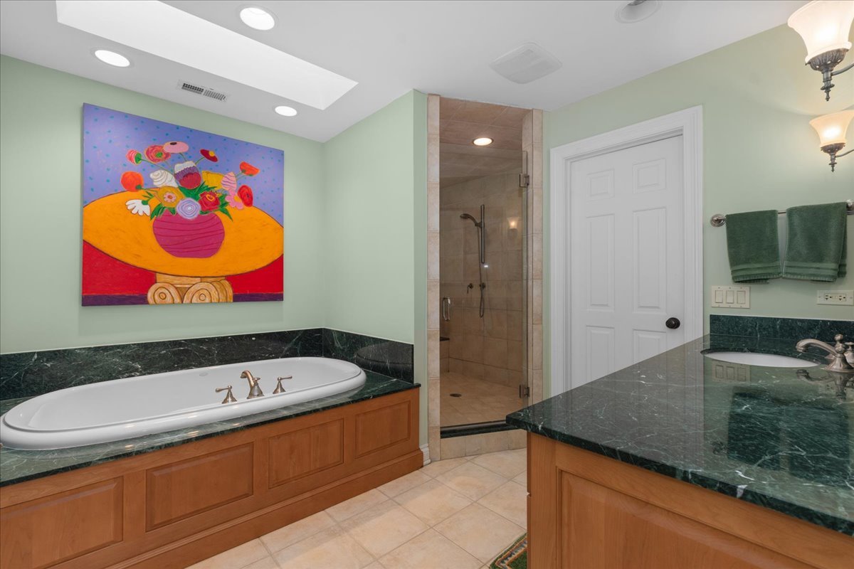 1005 Hiawatha Lane