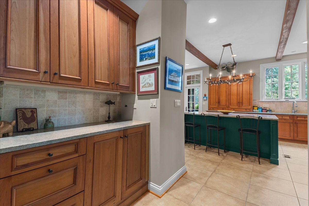 1005 Hiawatha Lane