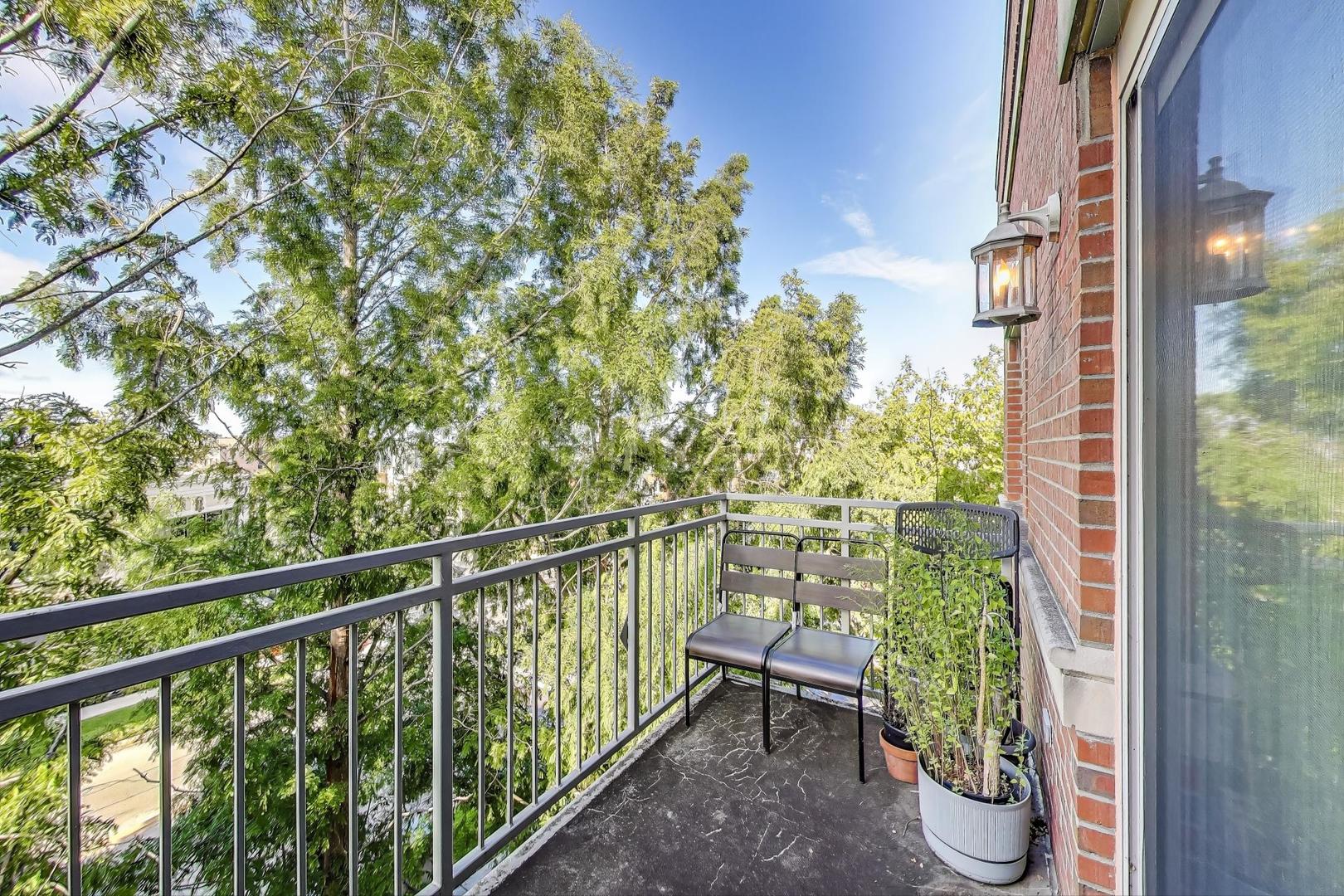 1688 Green Bay Road Unit: 404