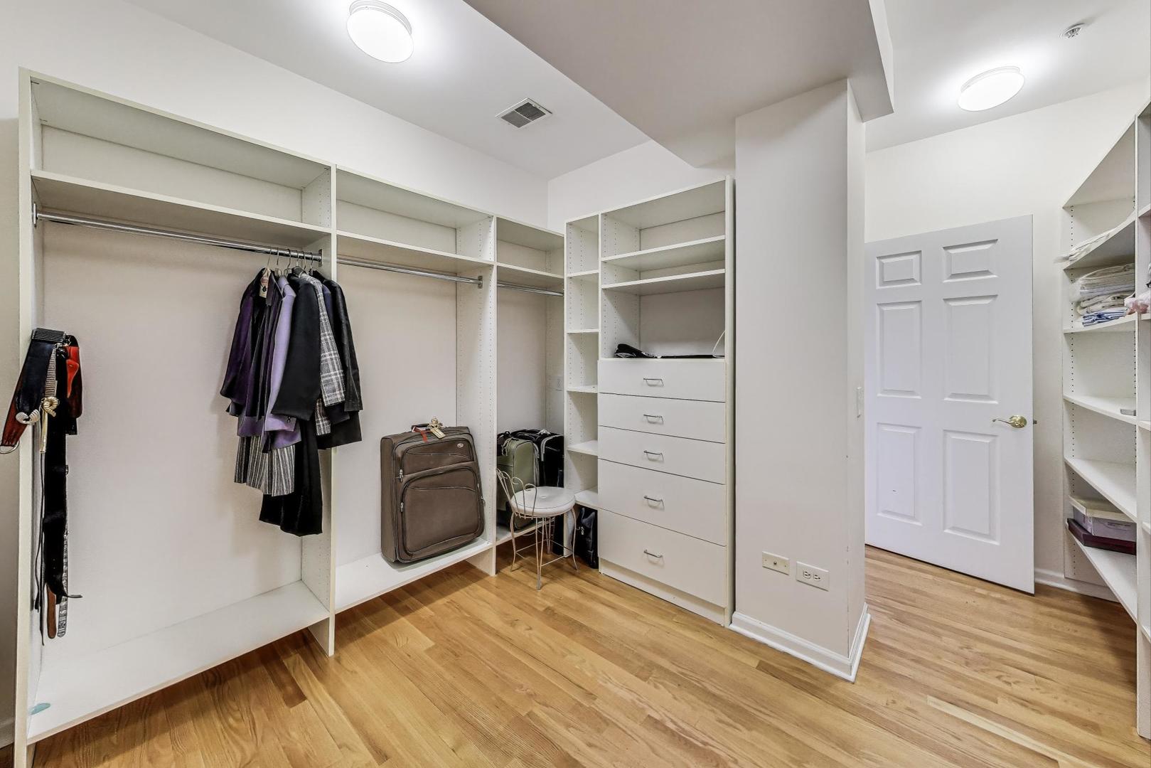 1688 Green Bay Road Unit: 404