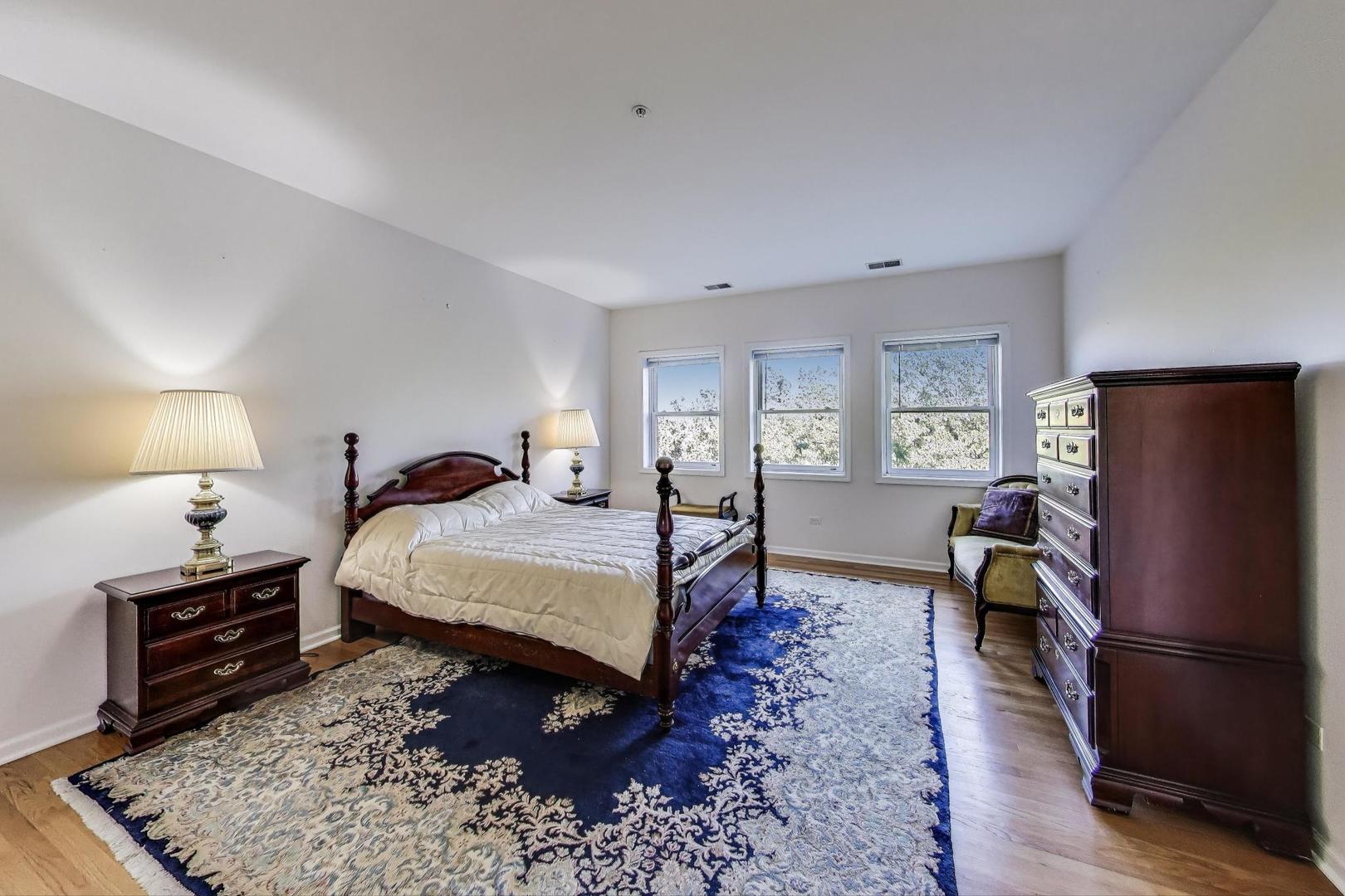 1688 Green Bay Road Unit: 404