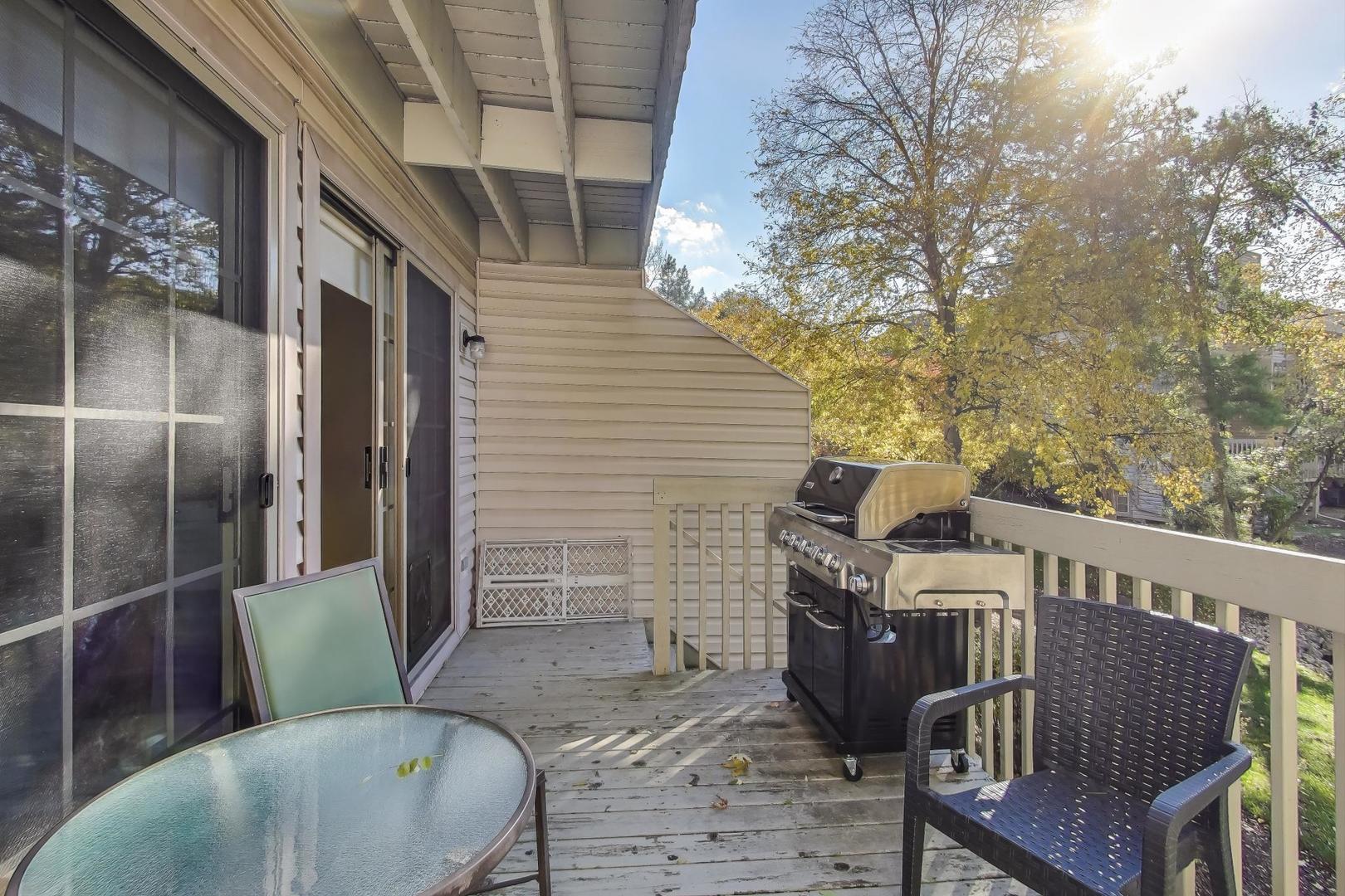 1576 N Saint Marks Place