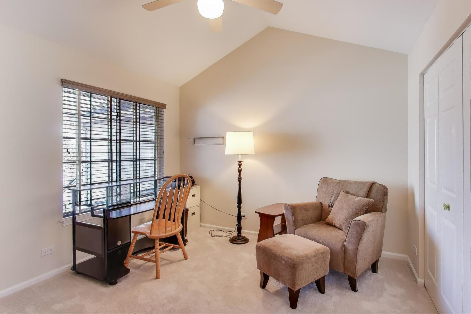 1576 N Saint Marks Place