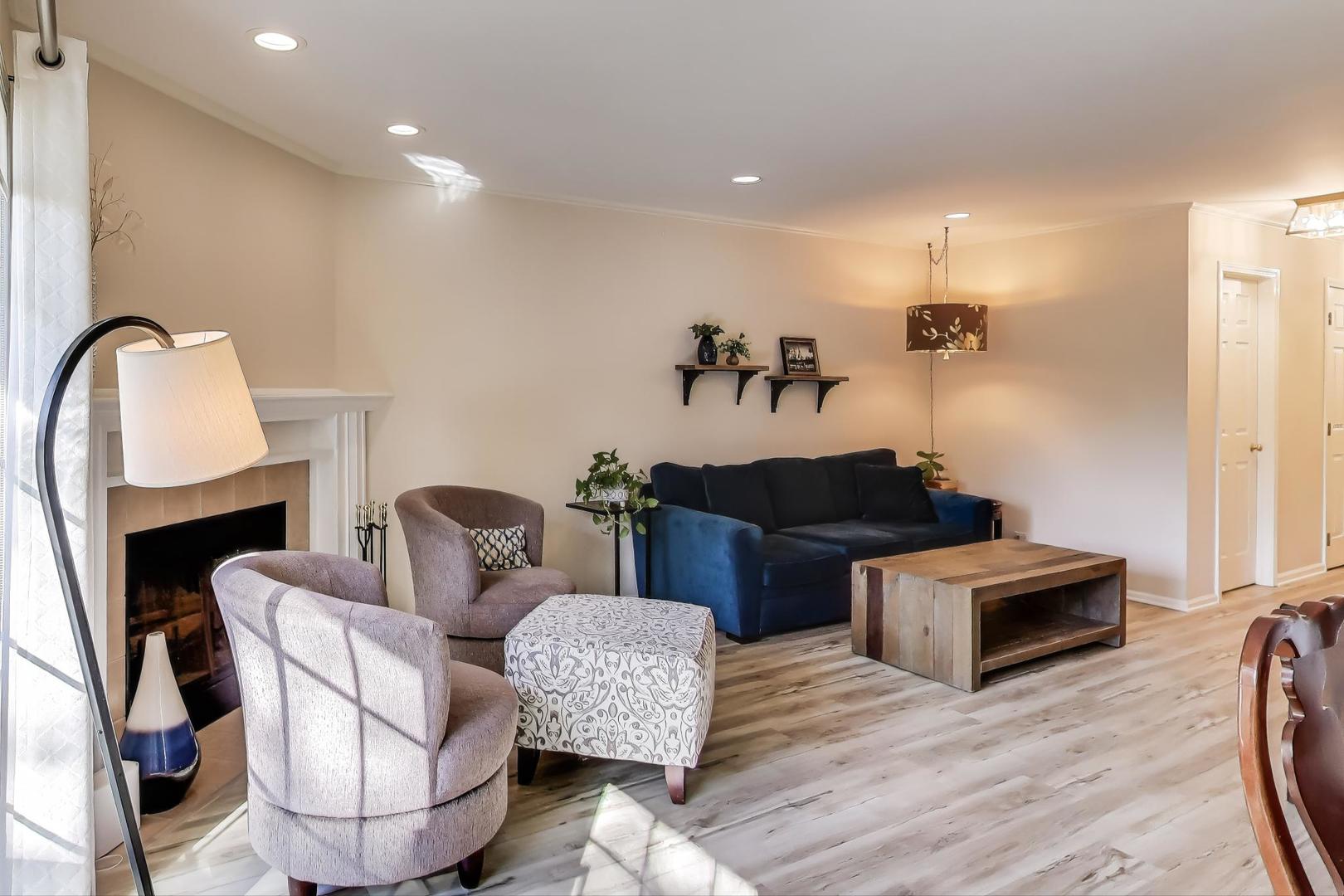 1576 N Saint Marks Place