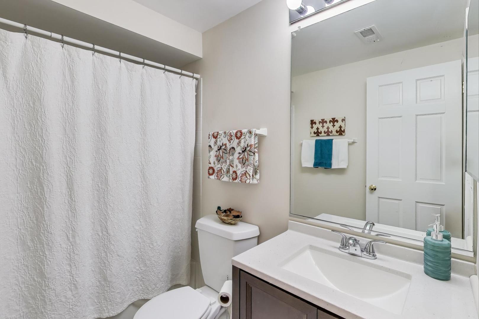 1576 N Saint Marks Place