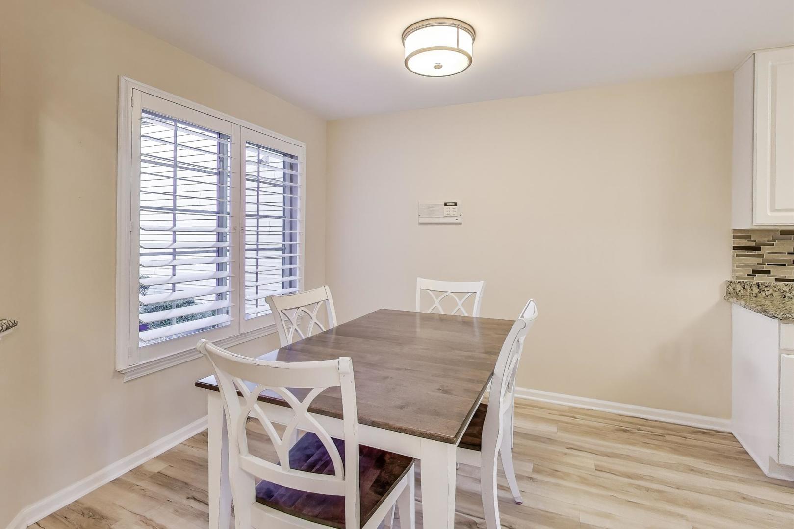 1576 N Saint Marks Place