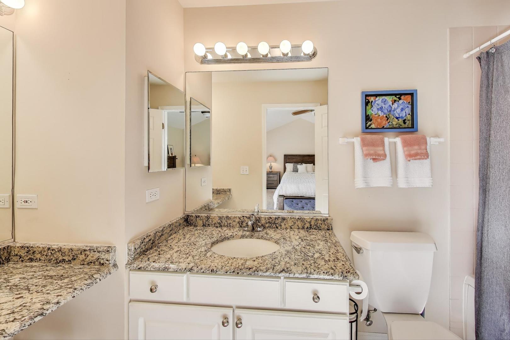 1576 N Saint Marks Place