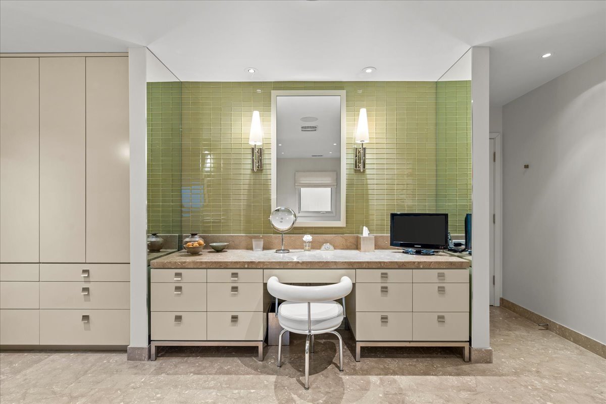 1643 Sylvester Place