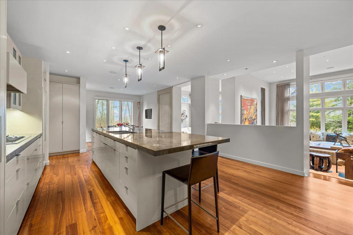 1643 Sylvester Place