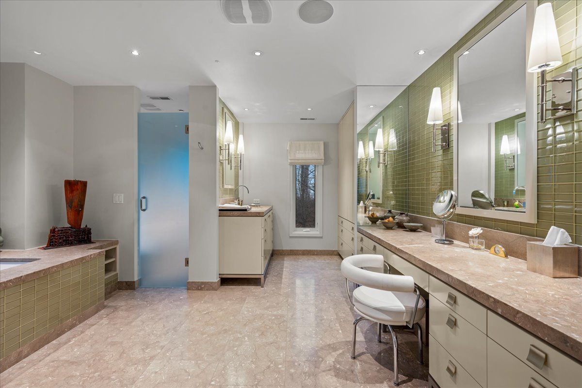 1643 Sylvester Place