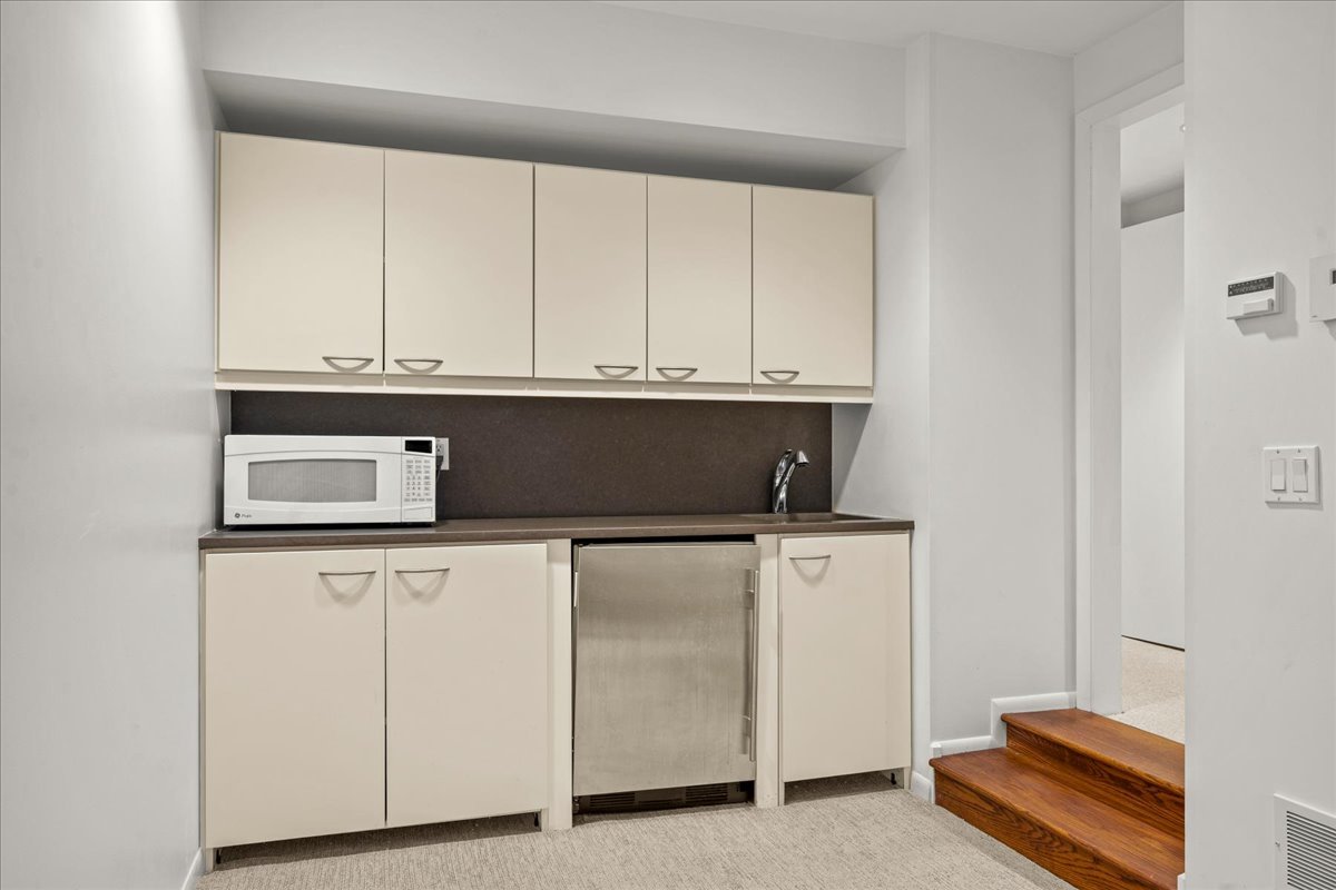 1643 Sylvester Place