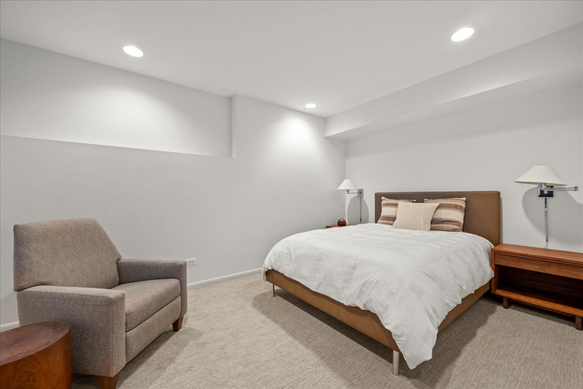 1643 Sylvester Place