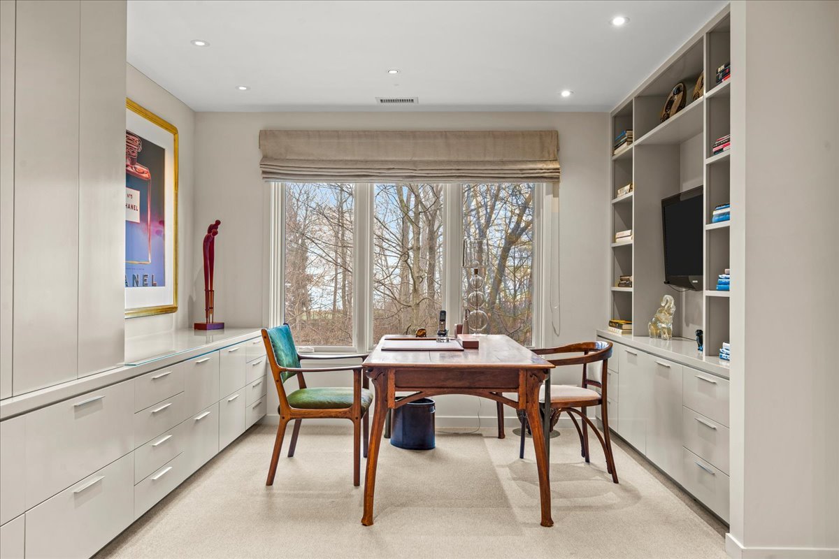 1643 Sylvester Place