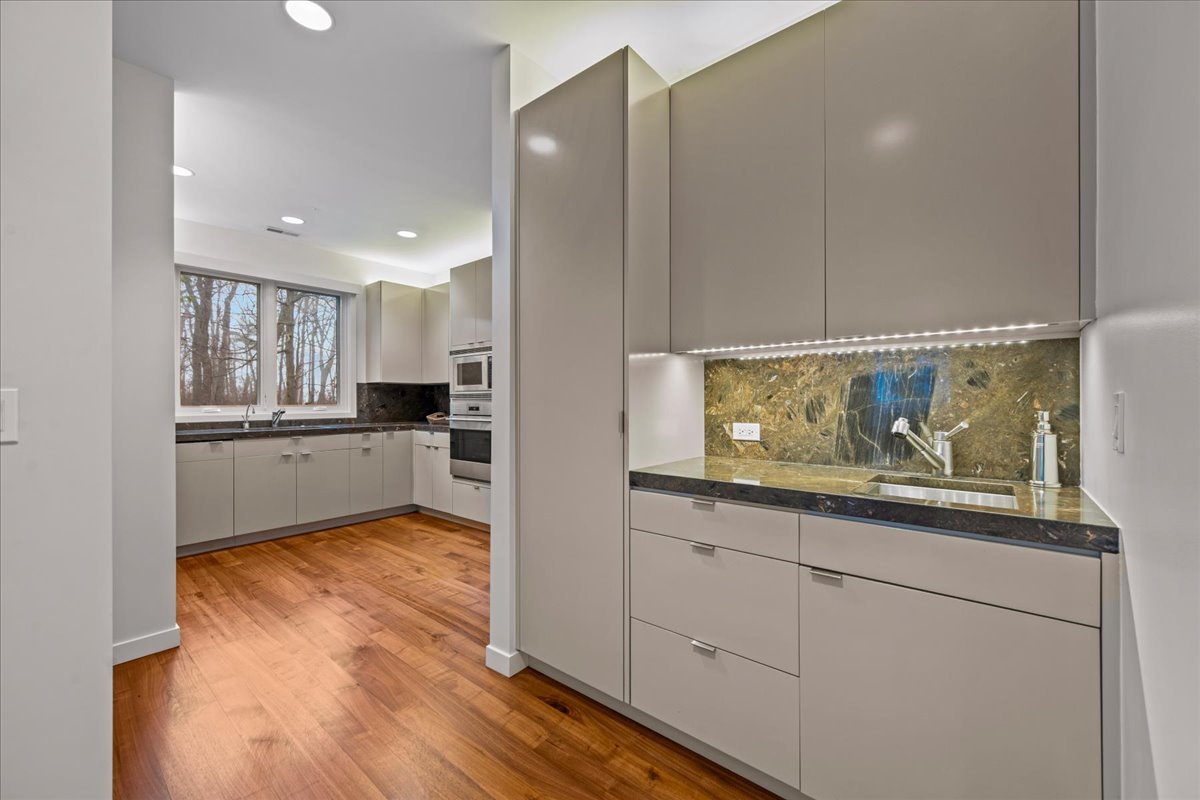 1643 Sylvester Place