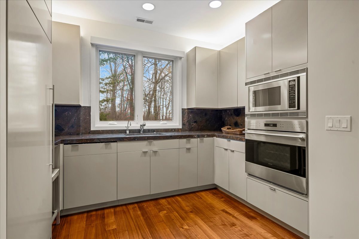 1643 Sylvester Place