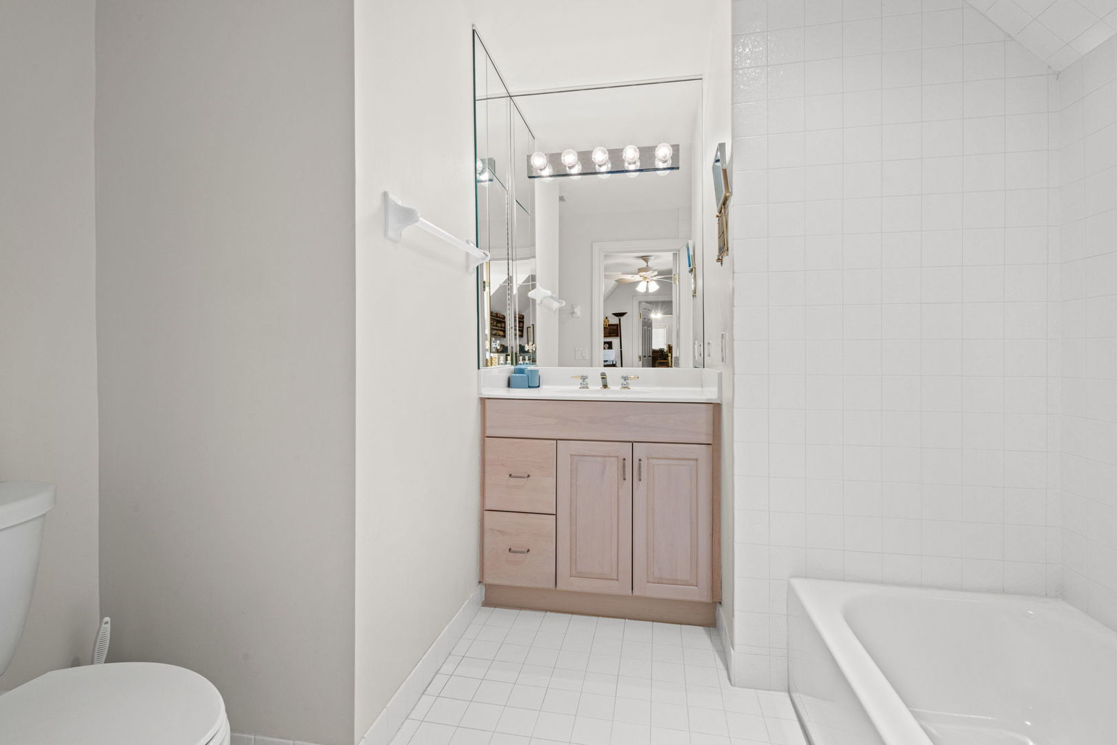 522 Rivershire Place