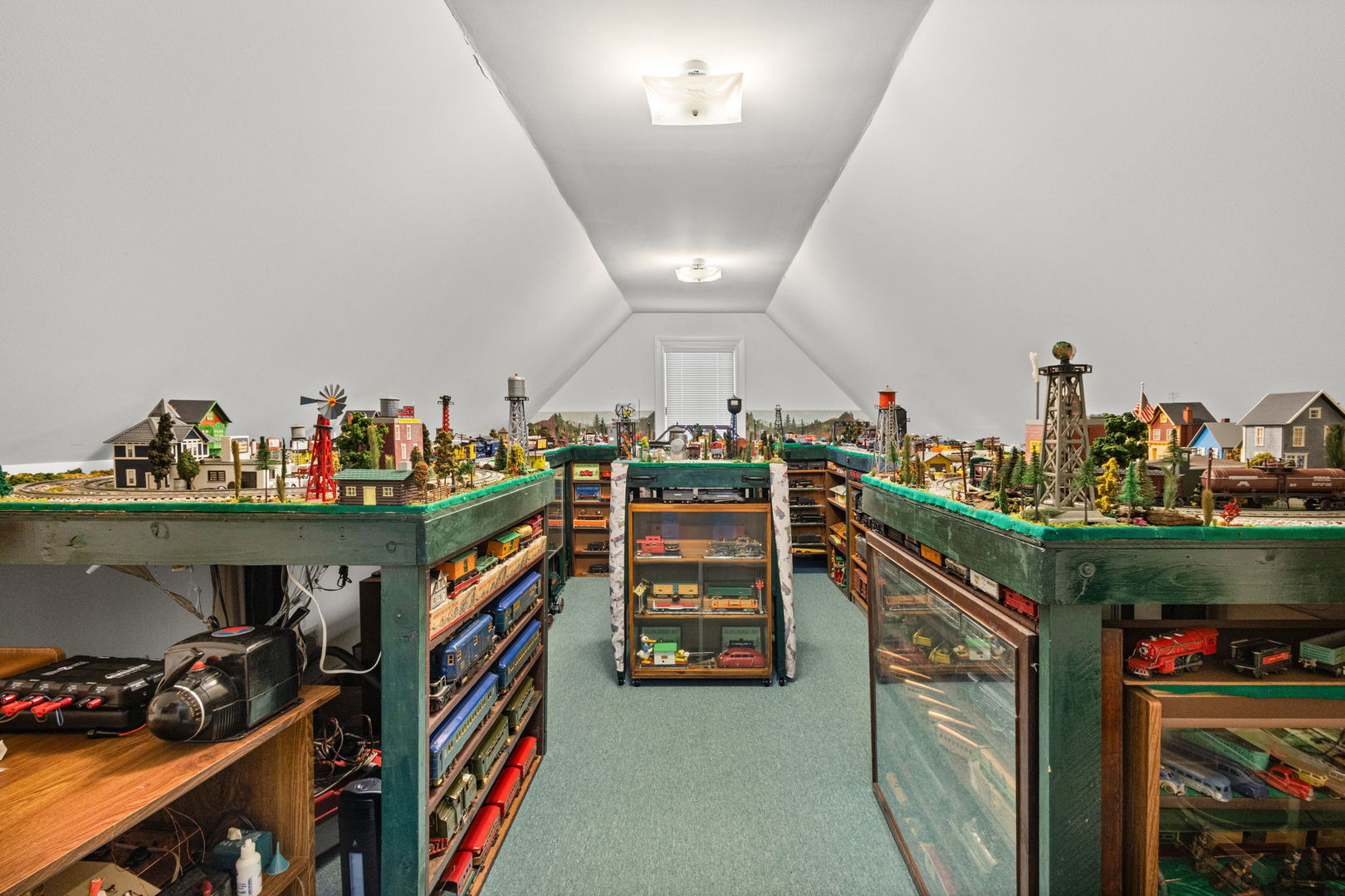 522 Rivershire Place