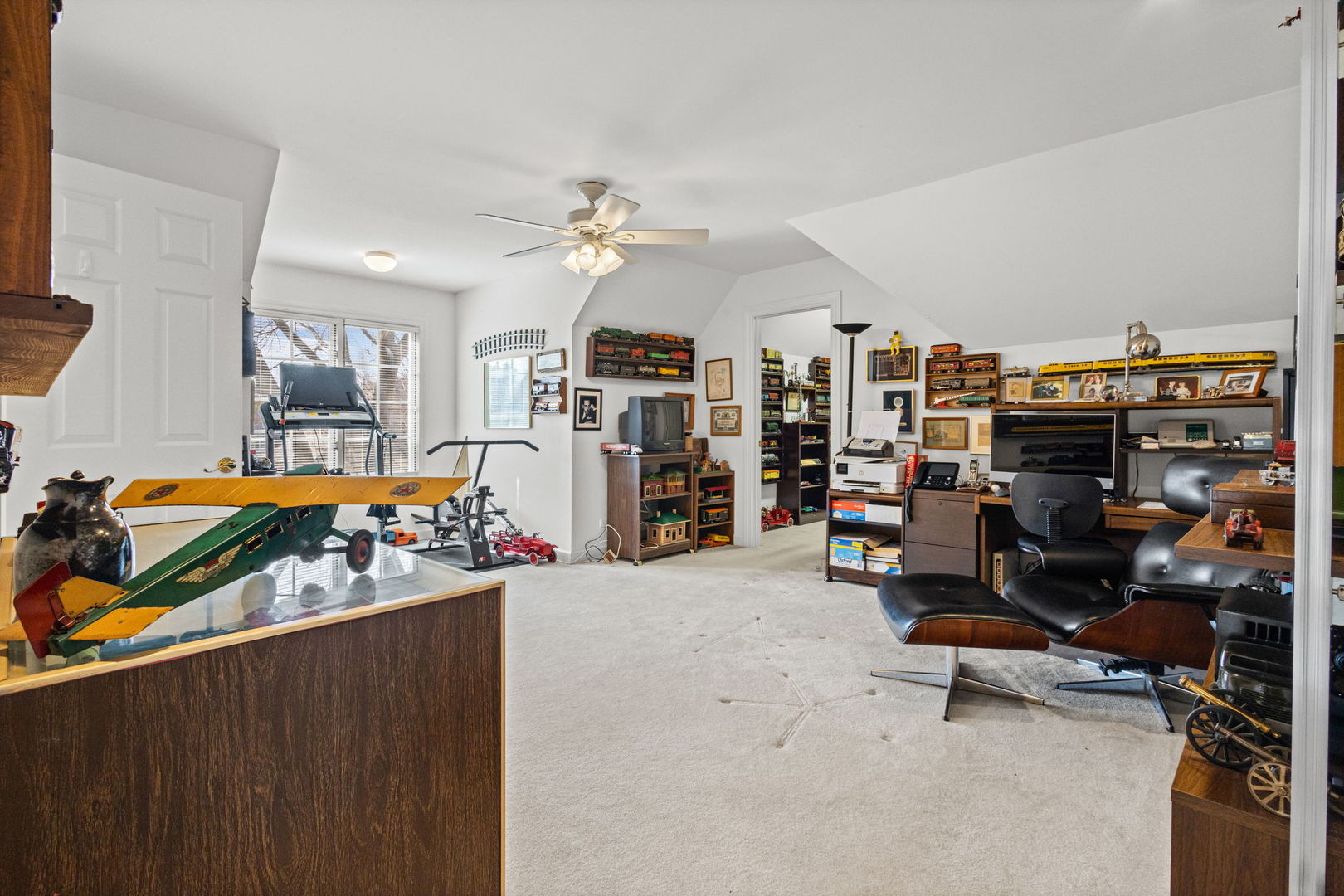 522 Rivershire Place