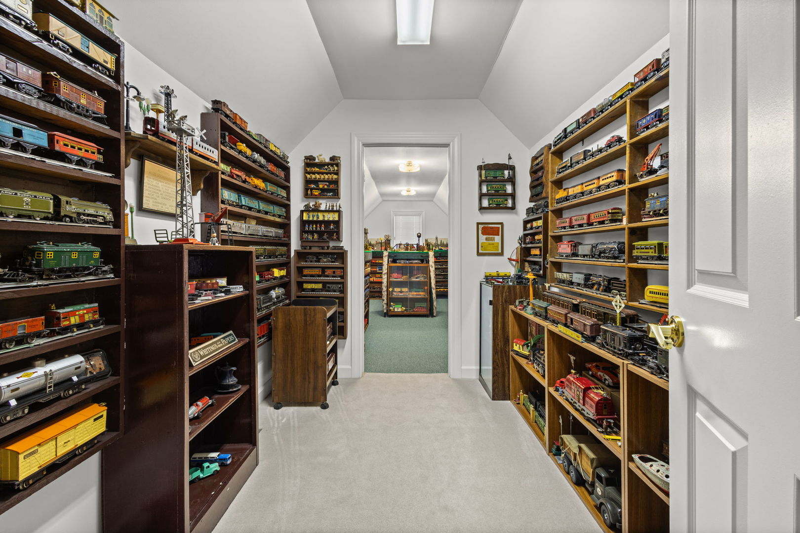 522 Rivershire Place