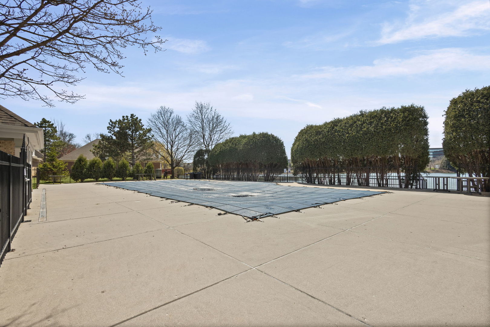 522 Rivershire Place