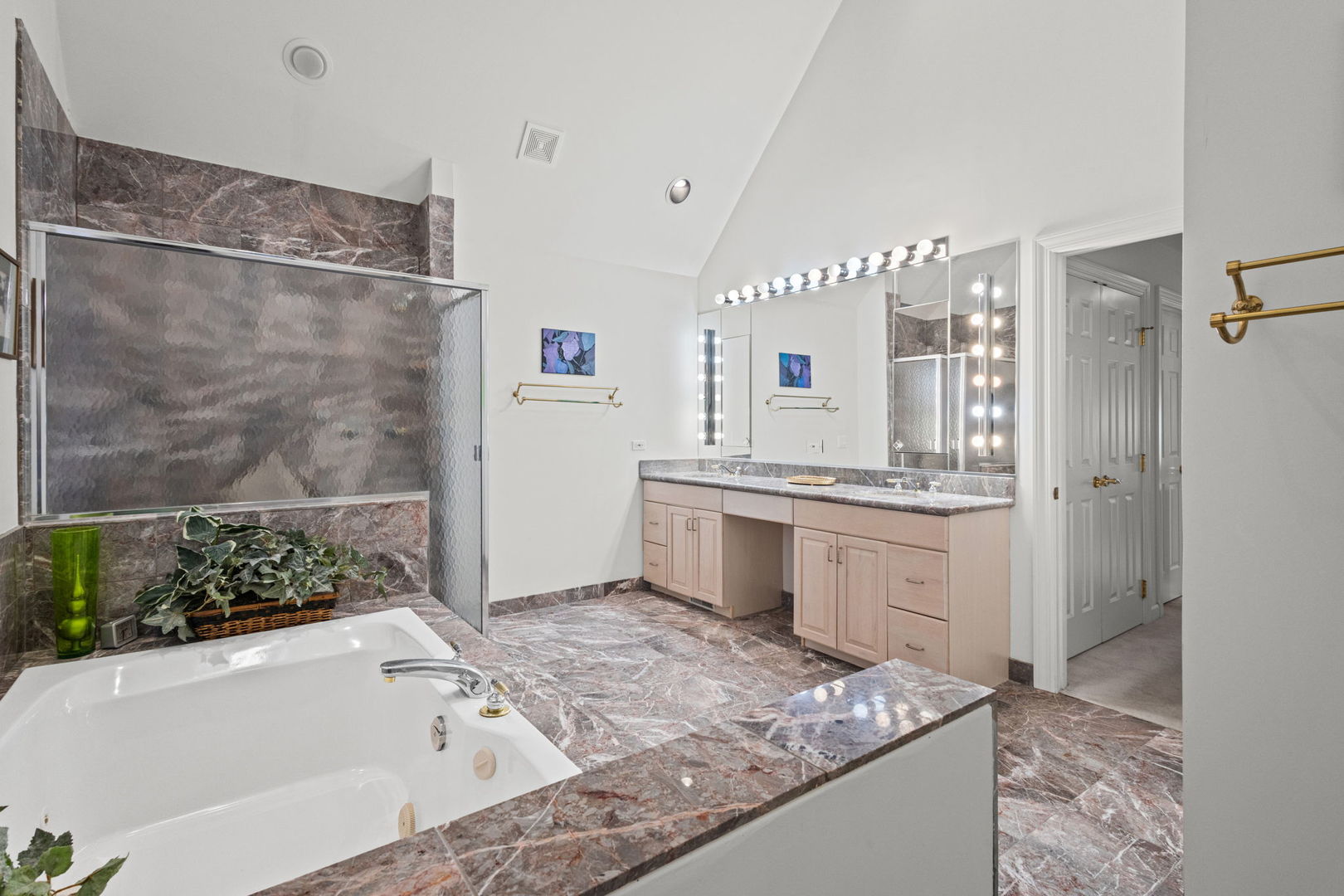 522 Rivershire Place