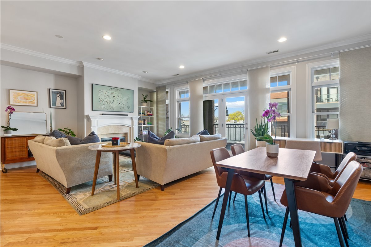 3058 N Lincoln Avenue Unit: 3