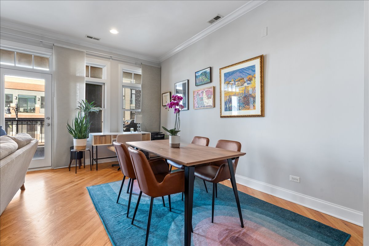 3058 N Lincoln Avenue Unit: 3