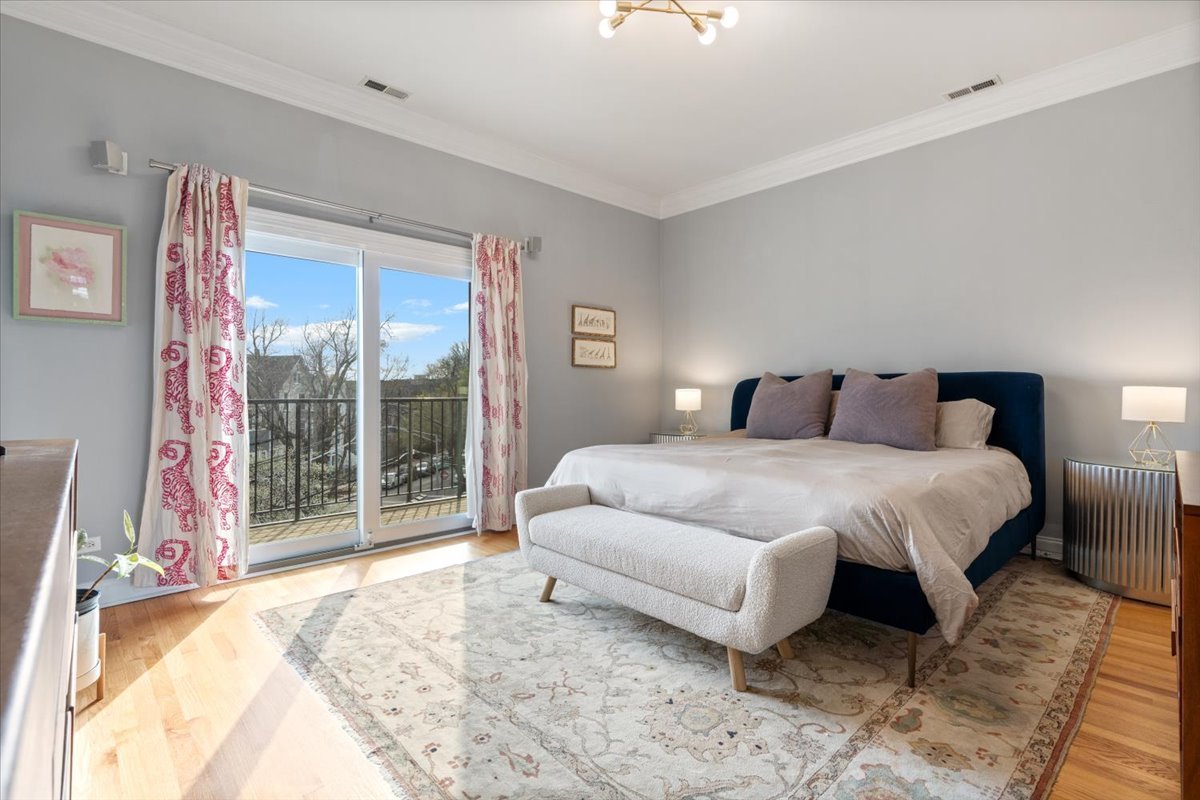 3058 N Lincoln Avenue Unit: 3