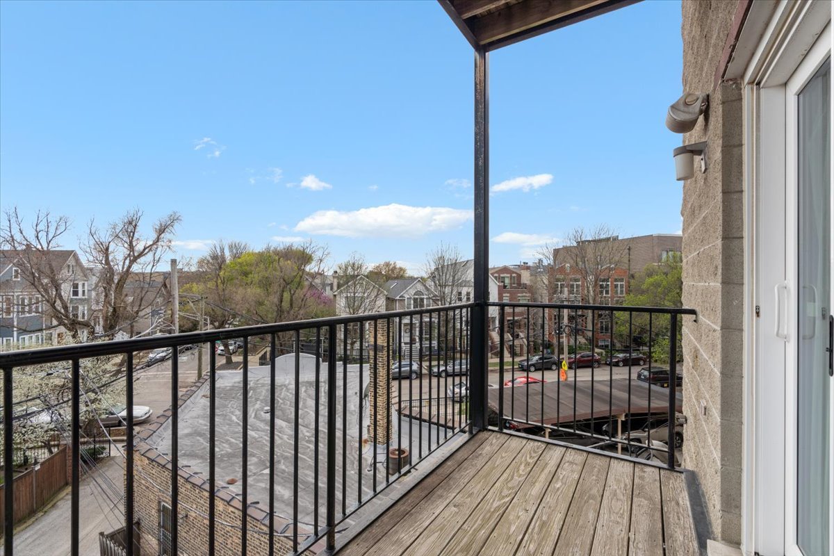 3058 N Lincoln Avenue Unit: 3