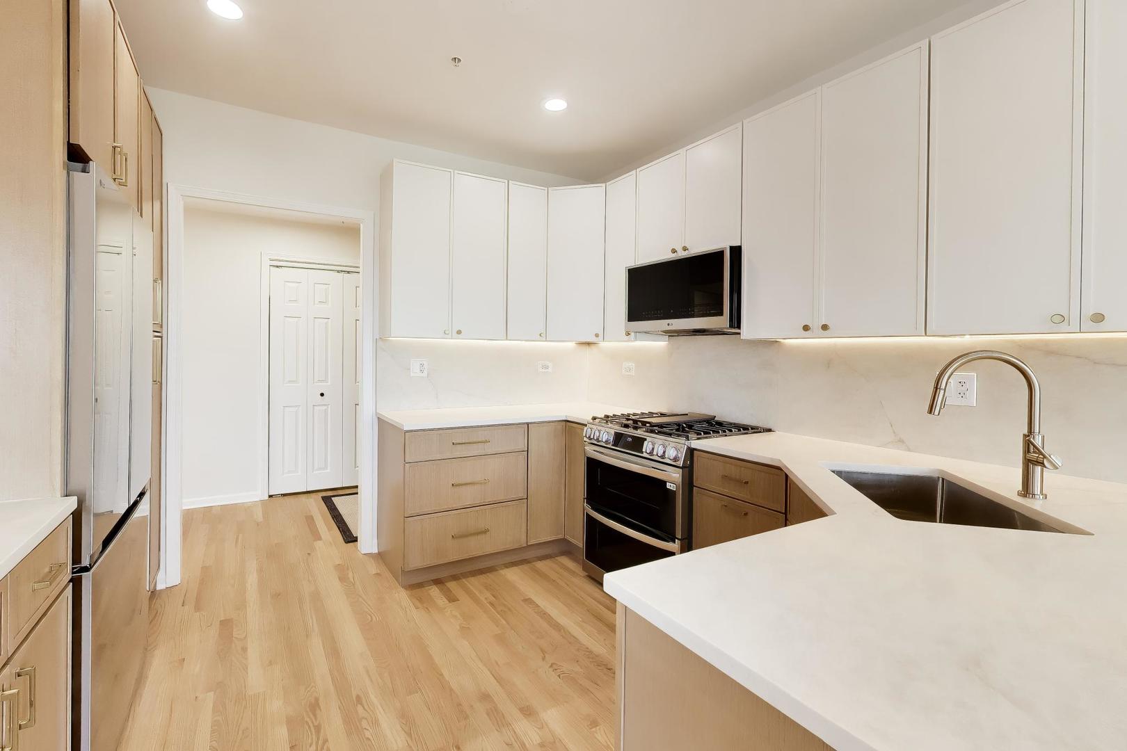 1688 Green Bay Road Unit: 404