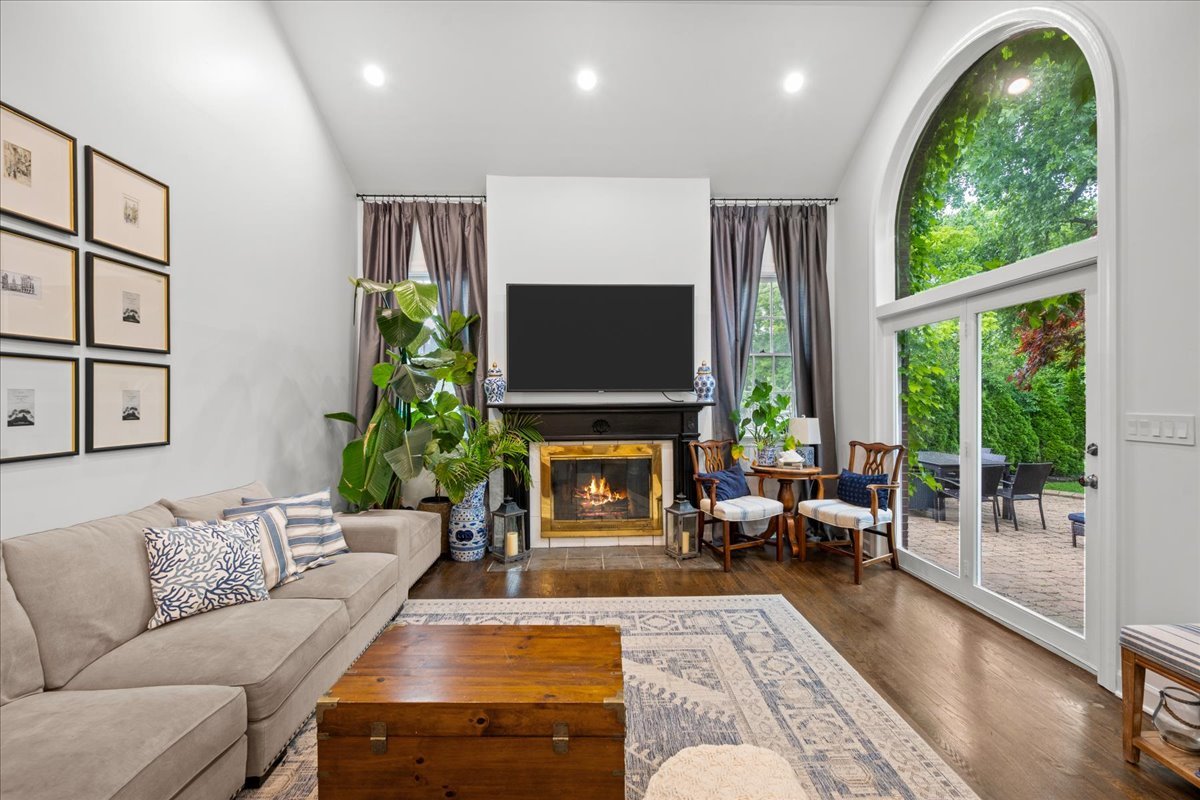 458 Naida Terrace