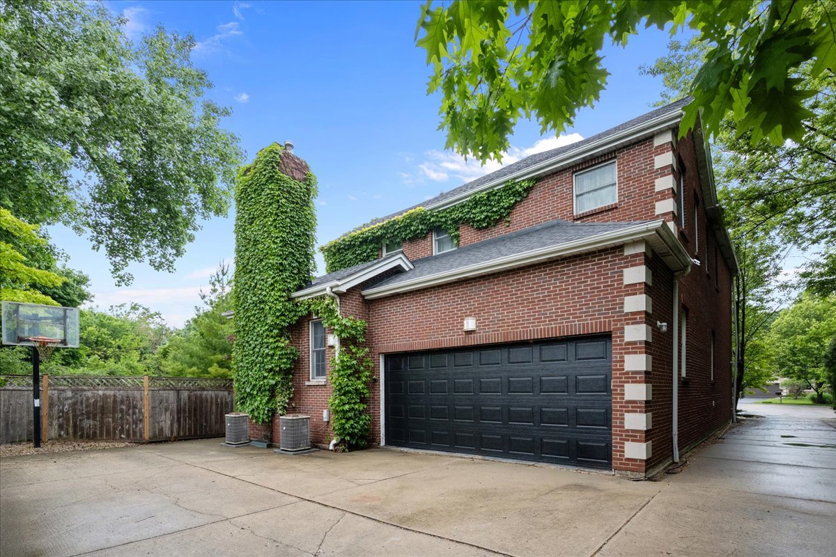 458 Naida Terrace