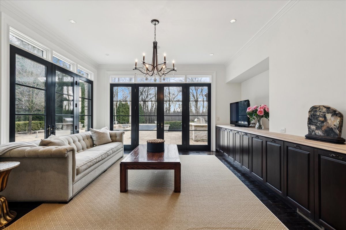 2214 Churchill Lane