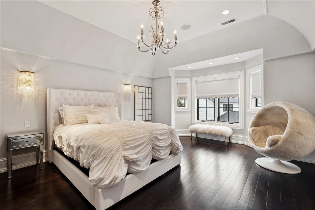 2214 Churchill Lane