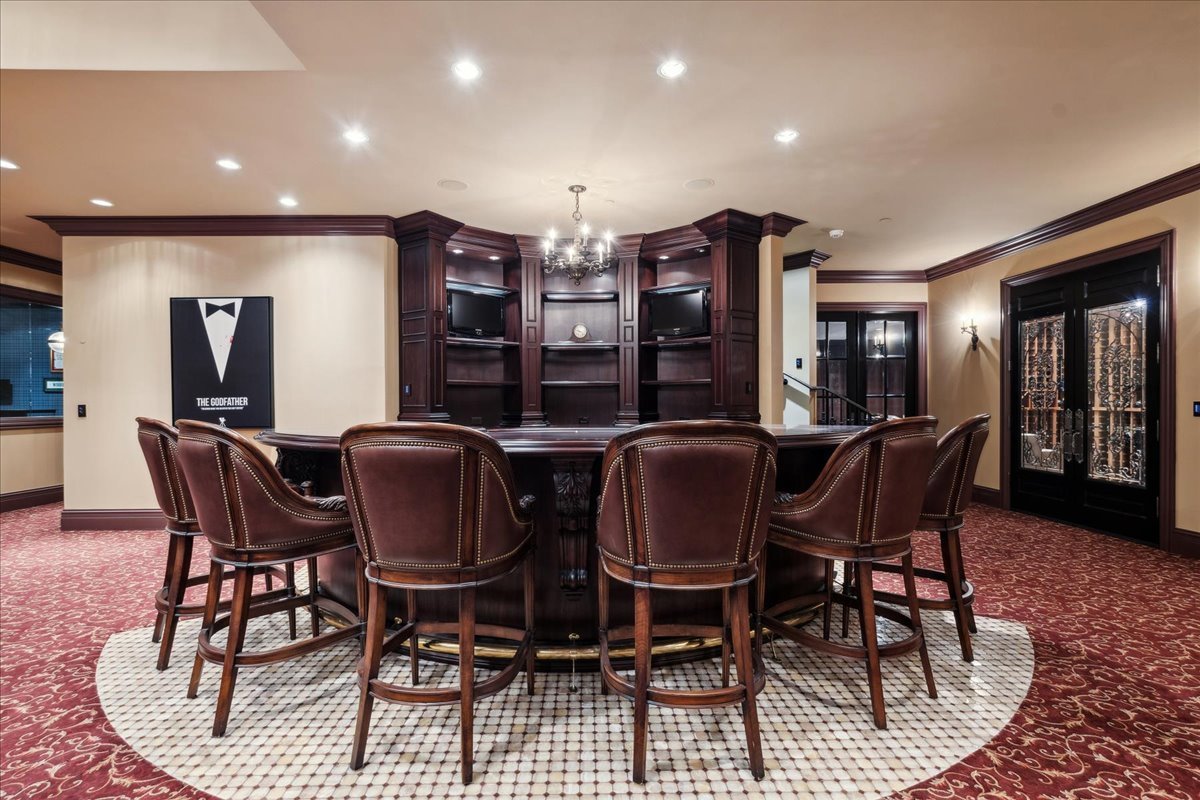 2214 Churchill Lane